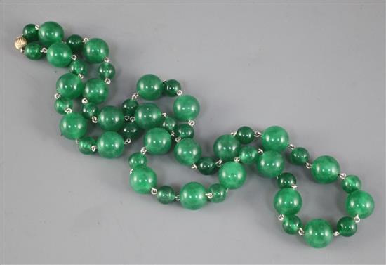 A single row of green jadeite beads, total drop 30cm